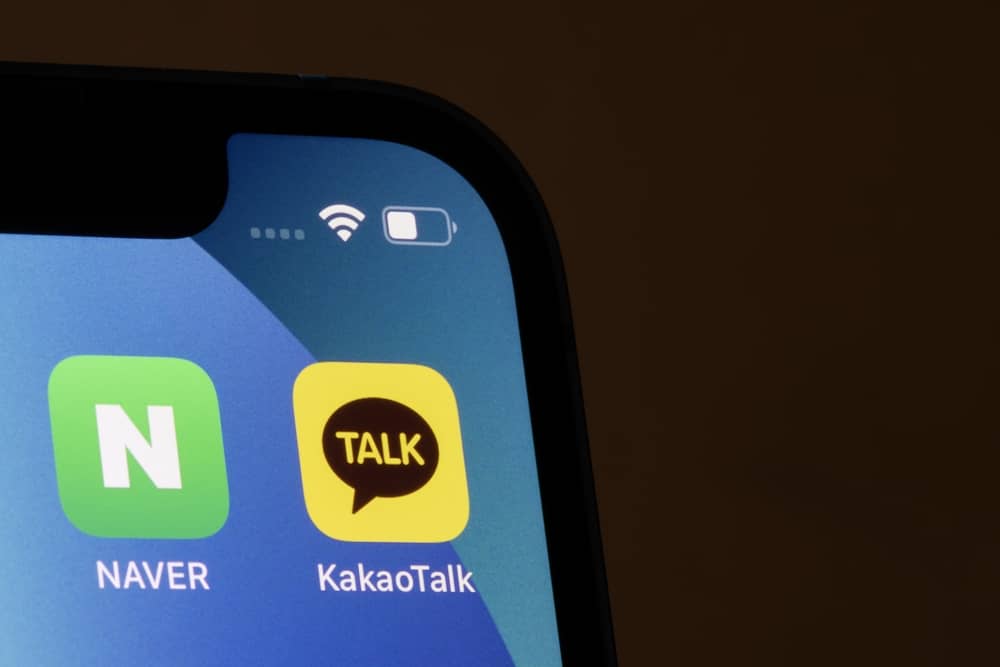 Icône de l'application Kakaotalk sur un téléphone.