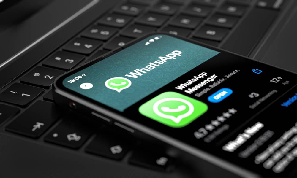 Smartphone sur lequel on supprime un compte Whatsapp