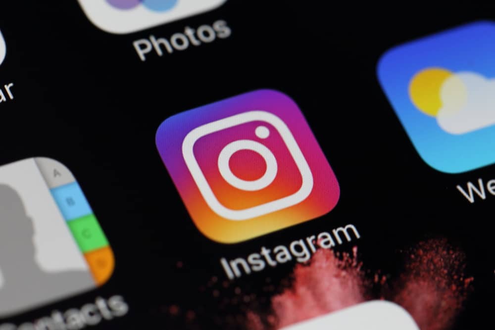 Téléphone sur lequel on restaure une conversation instagram supprimée